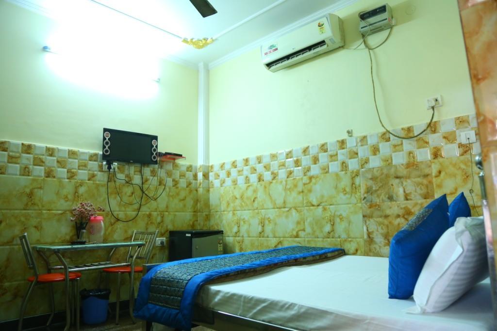 Hotel Ayesha Palace เดลี ภายนอก รูปภาพ